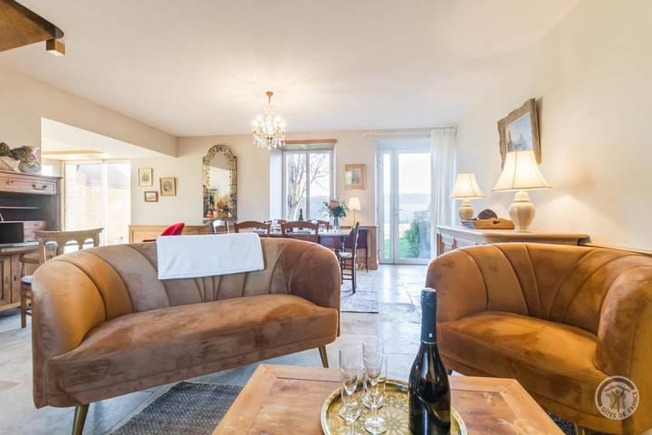 Gîte pour 4 personnes, avec jardin et terrasse à Marcilly