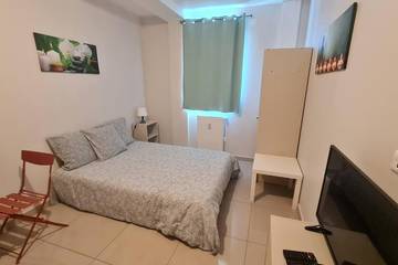 Gîte pour 4 personnes, avec piscine à Montfermeil