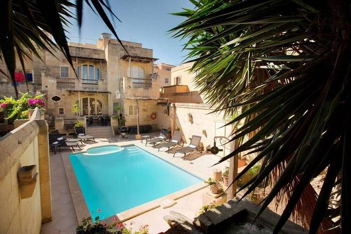 Villa för 9 Personer, med bubbelpool samt pool och balkong/terrass och terass - 1