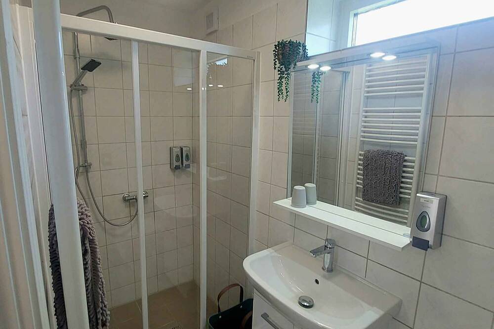 Ganze Wohnung, Ferienwohnung mit Wlan, Klimaanlage und Gartenmöbel in Bük, Komitat Eisenburg