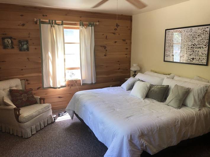 Log cabin for 14 people, with terrace in Adirondack Mountains