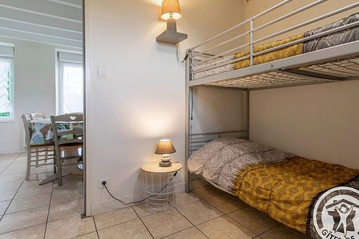 Gîte pour 6 personnes, avec terrasse dans Saint-Georges-des-Gardes - 4