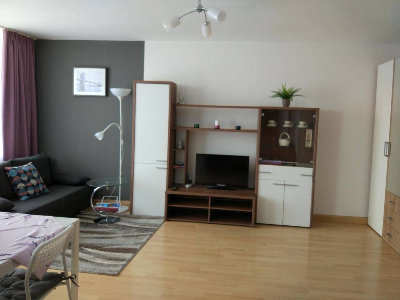 Ganze Wohnung, Apartment with Balcony in Augsburg, Bayerisch Schwaben