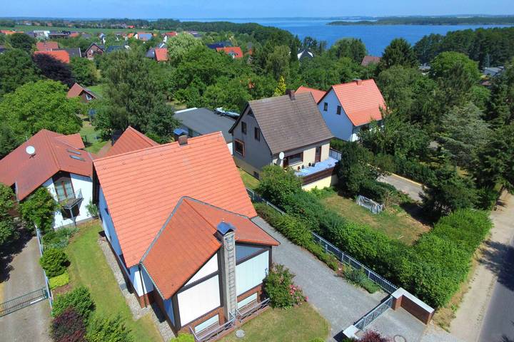 Ferienhaus für 9 Personen, mit Balkon und Terrasse sowie Garten und Sauna am Schweriner See - 2
