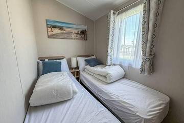 Static Caravan for 8 People in Waveney District, Suffolk, Photo 3