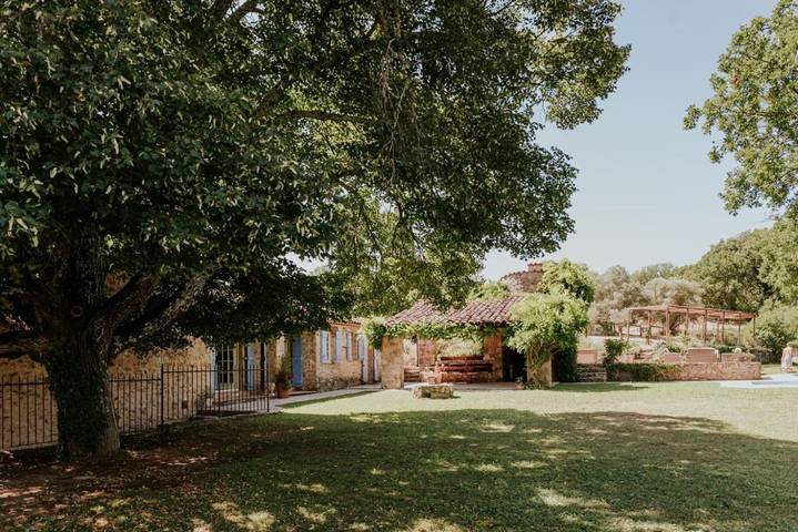 Chambre d’hôte pour 2 personnes, avec vue ainsi que piscine et jardin, adapté aux familles à Montauroux - 3
