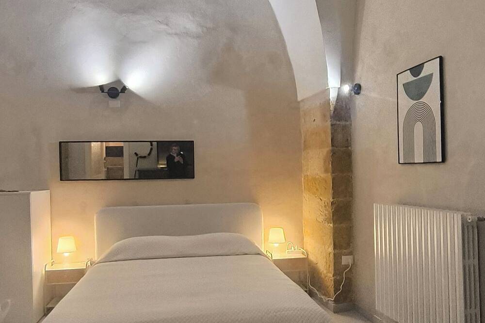 Hel leilighet, In the center, whole detached house with kitchen and inner courtyard in Brindisi, Salento