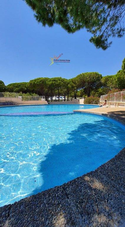 Studio entier, Double studio avec terrasse, Clim, piscine, 300 m plage, parking in Port Camargue, Le Grau-du-Roi
