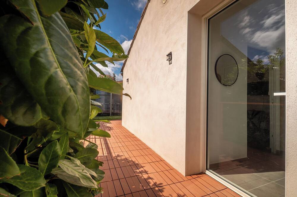 Appartement entier, Appartement neuf climatisé avec terrasse, proche centre thermal & voie verte in Le Poujol-sur-Orb, Région de Béziers