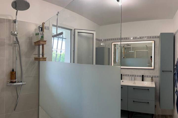 Location de vacances pour 6 personnes, avec jardin ainsi que jacuzzi et terrasse à Saussan - 4