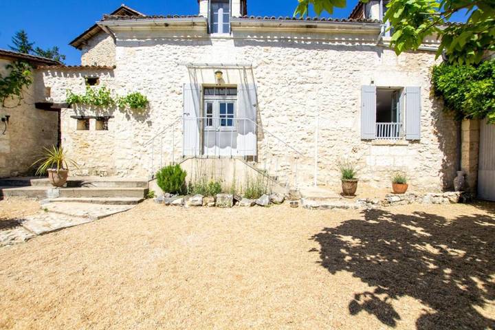 Location de vacances pour 6 personnes à Champagnac-de-Belair