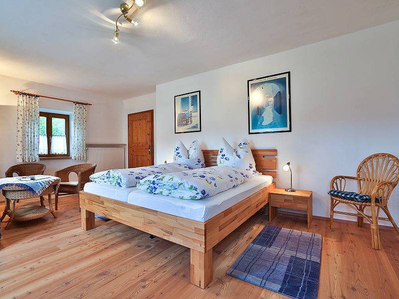 Haus Lindenbichl - Blaues Zimmer - Doppelzimmer mit Dusche/Wc/Balkon, 25 qm, Tv, Radio, Haarfön in Hintersee, Ramsau bei Berchtesgaden