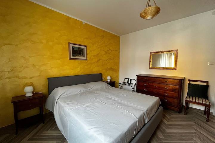 Locazione Glicine with 3 rooms for 4 guests with private parking and garden. in Belluno, Schiara