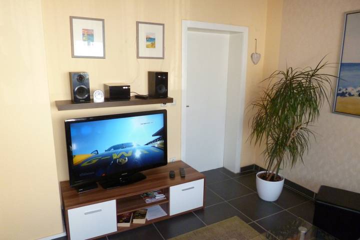 Apartamento entero, Apartamento vacacional 'Haus Uni Koblenz Wohnung 1' con terraza comunitaria y wifi in Metternich, Coblenza