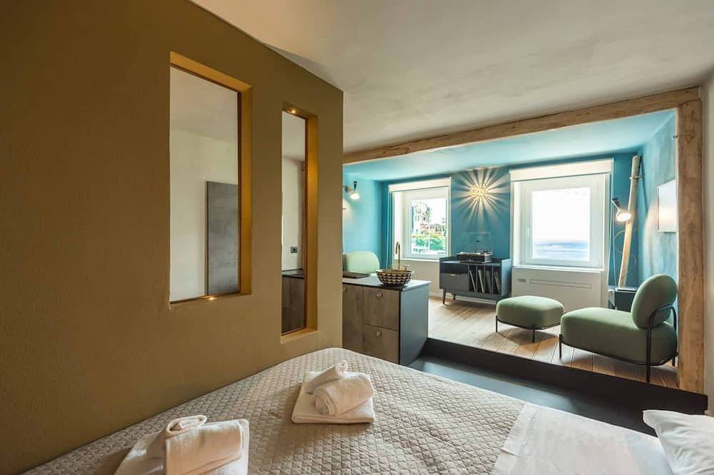 Apartamento entero, Bienvenido a «Life», Retrò Italian Life Style, una espléndida casa de vacaciones de diseño que le transportará directamente a los fascinantes años 70, arrullado por la vista del mar y escuchando la banda sonora de sus vacaciones.Situada en el cora in Corniglia, Vernazza Municipio