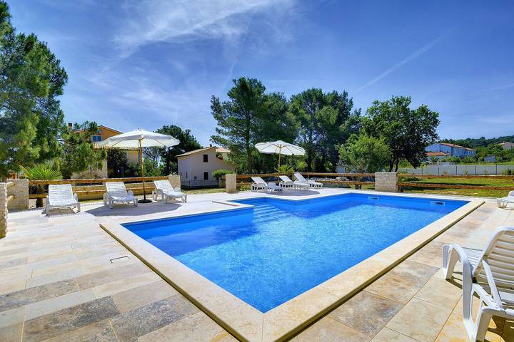 Ferienwohnung für 4 Personen, mit Balkon und Garten sowie Pool, mit Haustier in Pula-Medulin - 2