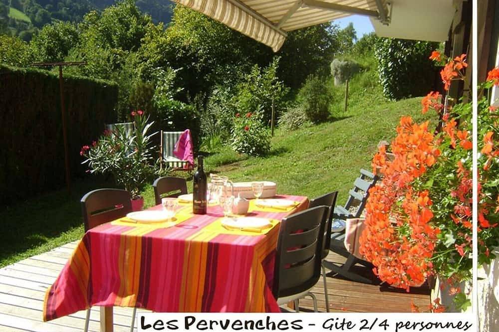 Entire apartment, Les Pervenches, Gite Les Pervenches 2/4 people in Les Villards-sur-Thônes, Annecy region