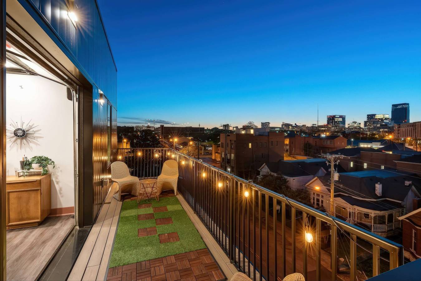 Entire apartment, The Penthouse - 3Br Rooftop - Downtown Nashville in Nashville, Tennessee
