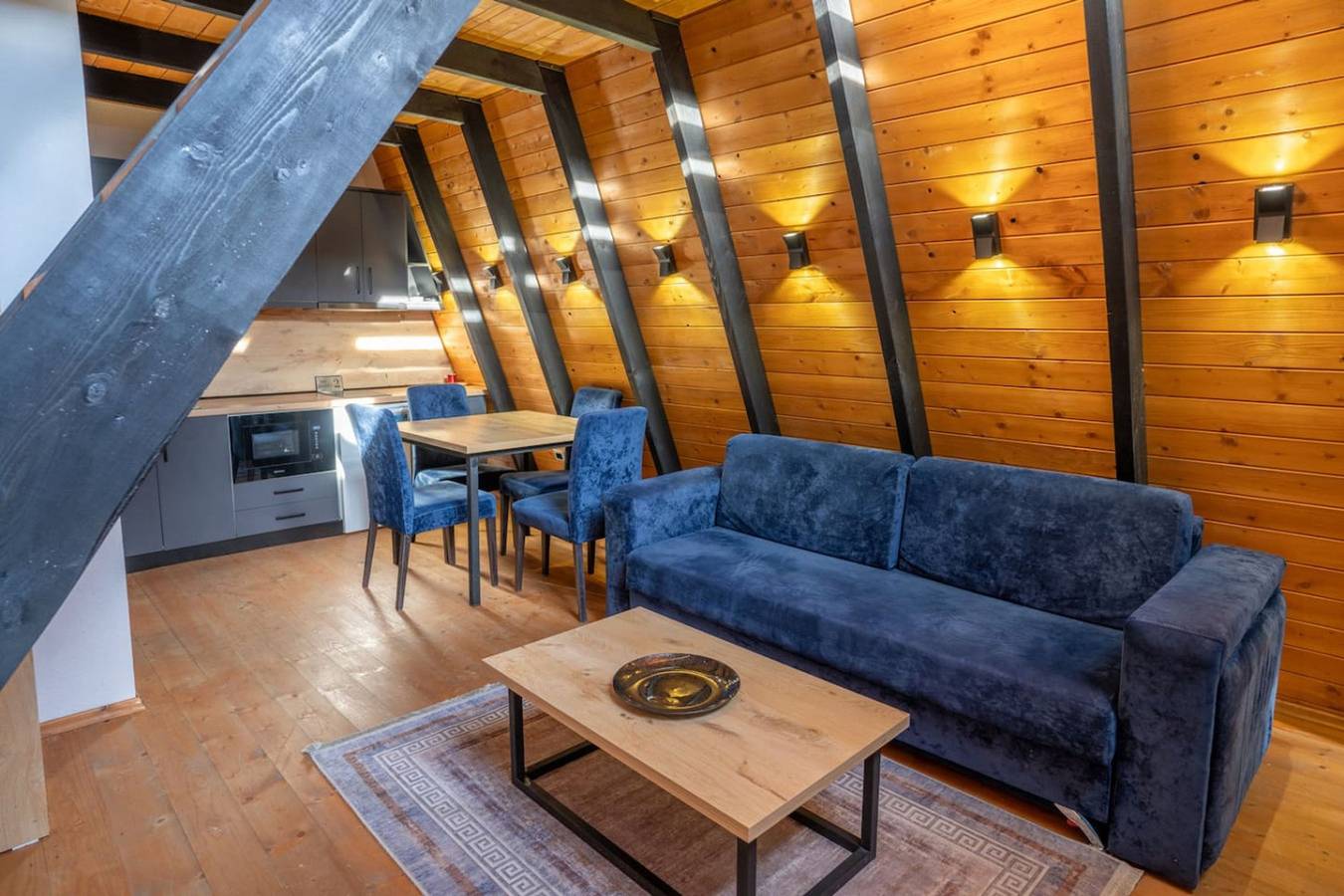 Ganzes Studio, Blue Retreat | The Golden Cabins with Garden in Elbasan
