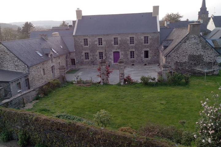 Location de vacances pour 8 personnes, avec piscine et jardin, animaux acceptés à Saint-Thélo