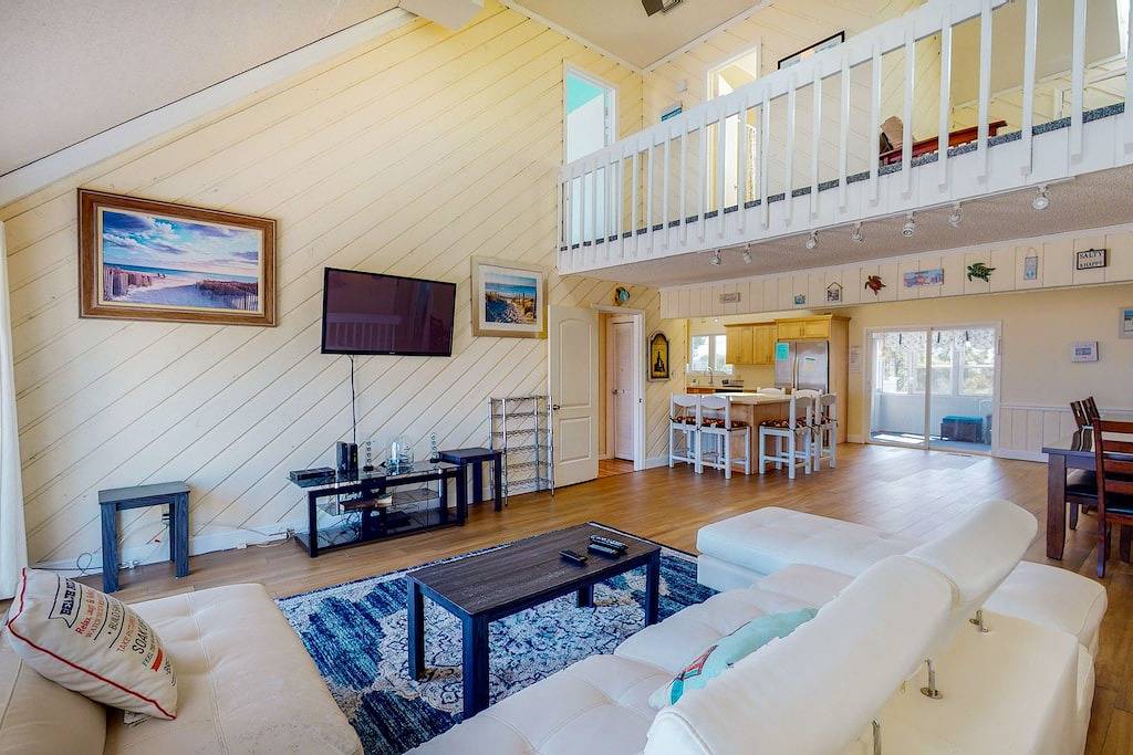 Fantastic Semi-Oceanfront Home w/Private Pool + Free Wifi, Steps from the Beach in Sandbridge Beach, Sandbridge