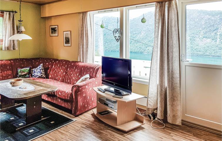 Ferienhaus für 8 Personen mit Terrasse in Kvinnherad