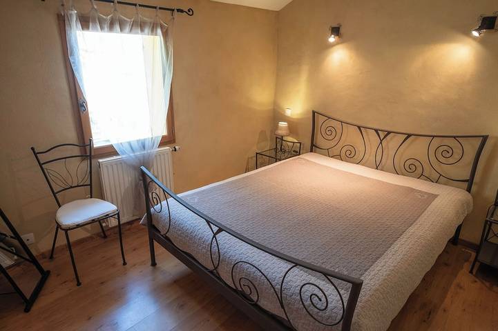 Gîte pour 8 personnes, avec jardin à Gargas - 2