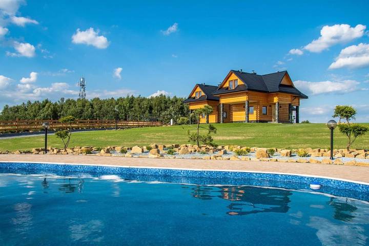Domek letniskowy dla 8 osób, z Jacuzzi i Taras oraz Basen i Widok w Podkarpacie