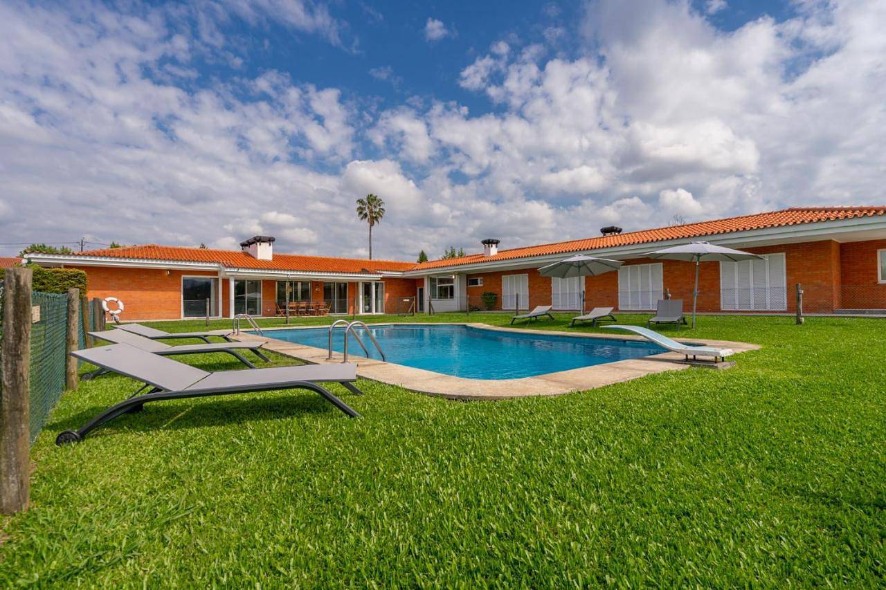 Six-Bedroom House in Vila de Prado, Distrito de Braga