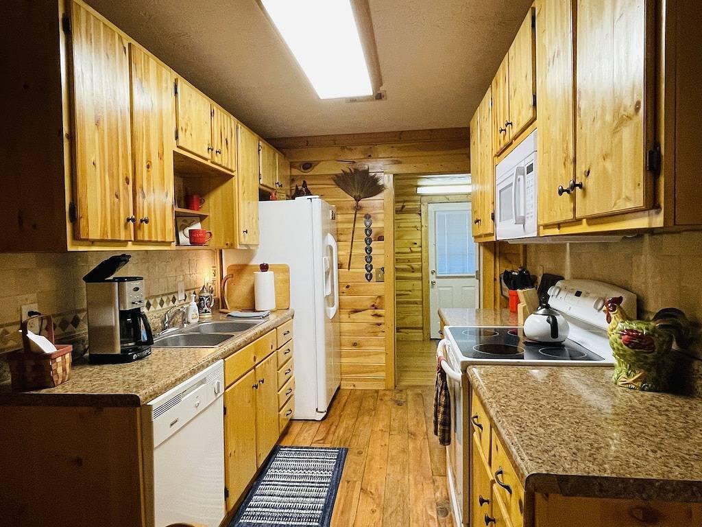 Downtown by Chattahoochee River, sit on front porch as horse and buggy stroll by in Helen, Chattahoochee National Forest