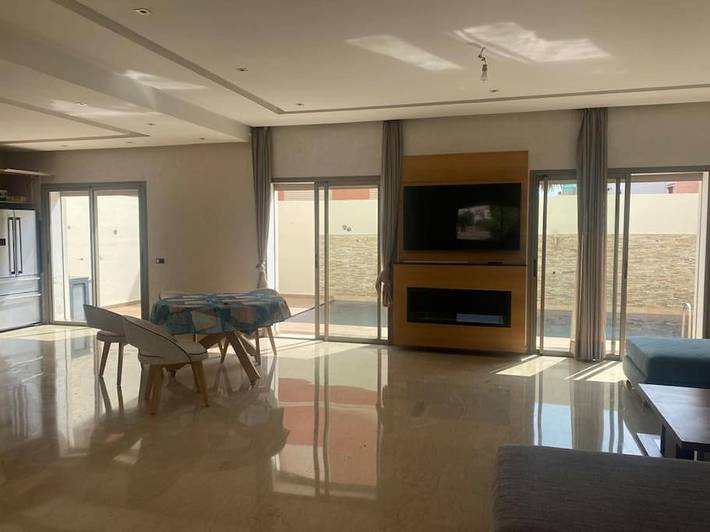 Villa pour 10 personnes, avec balcon ainsi que jardin et piscine
