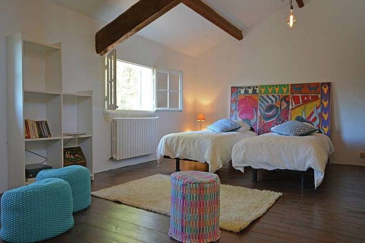 Location de vacances pour 6 personnes, avec terrasse ainsi que jardin et piscine à Beaucaire - 3