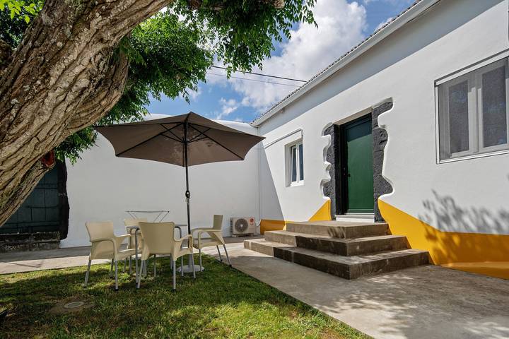 Habitaciones dobles con vistas y acceso al jardín privado, Wi-Fi y aire acondicionado in Isla de San Miguel, Rosto do Cão (Livramento)