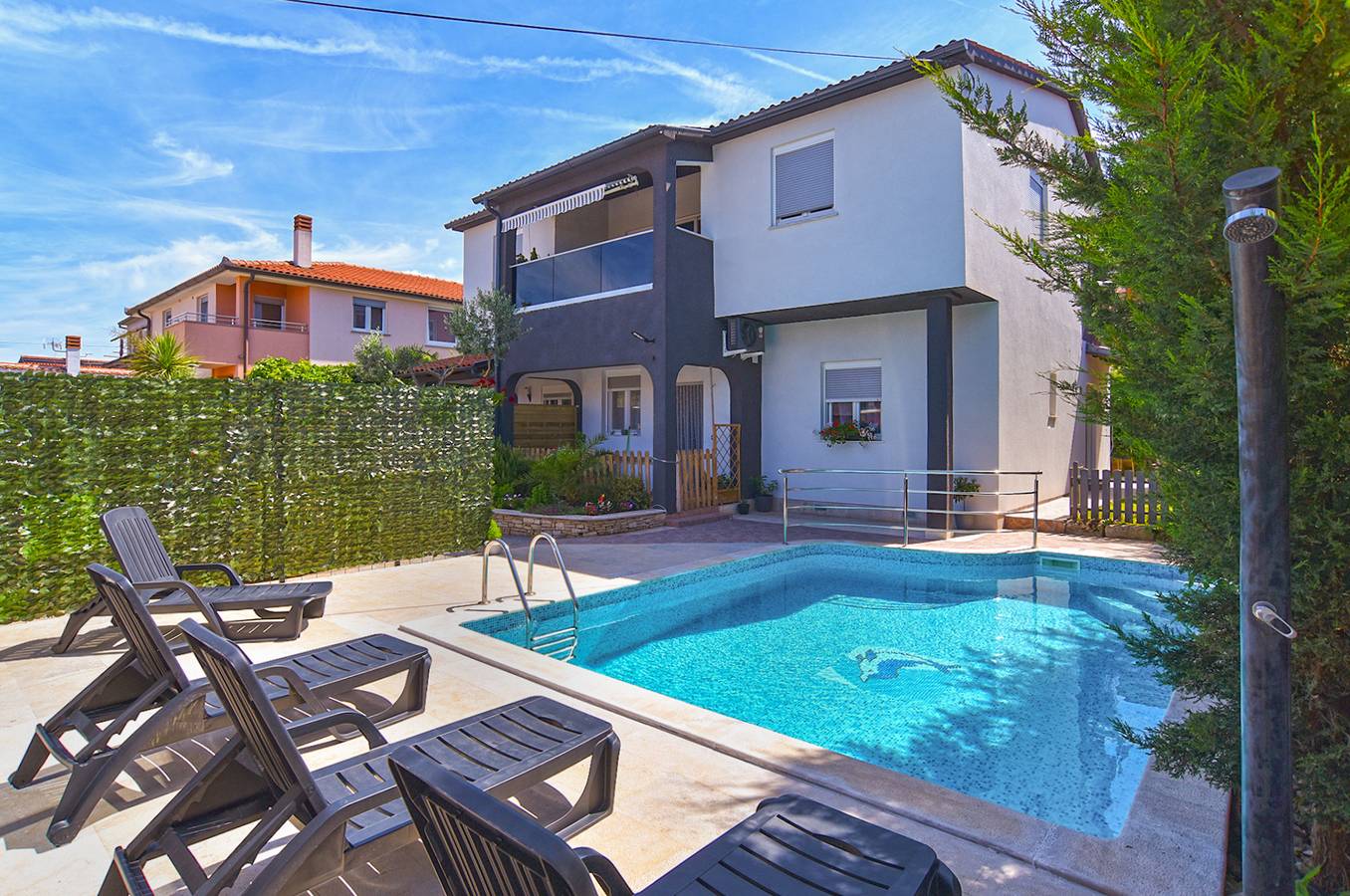 Ganze Wohnung, Ferienwohnung für 3 Personen mit Pool in Valbandon, Südküste Istrien
