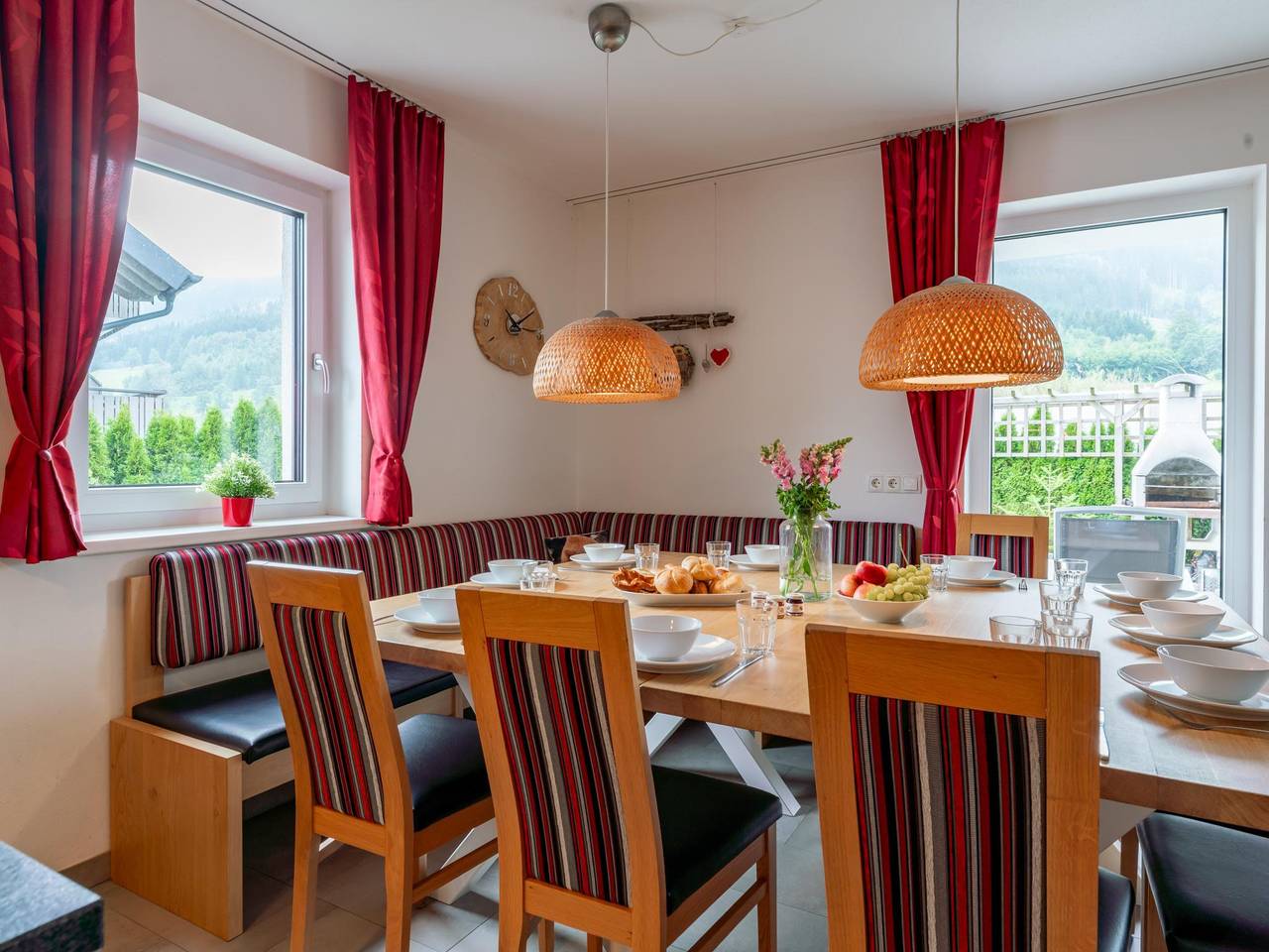 Ferienhaus mit Kaminofen, Sauna, Garten & Grill in Leogang, Pinzgau