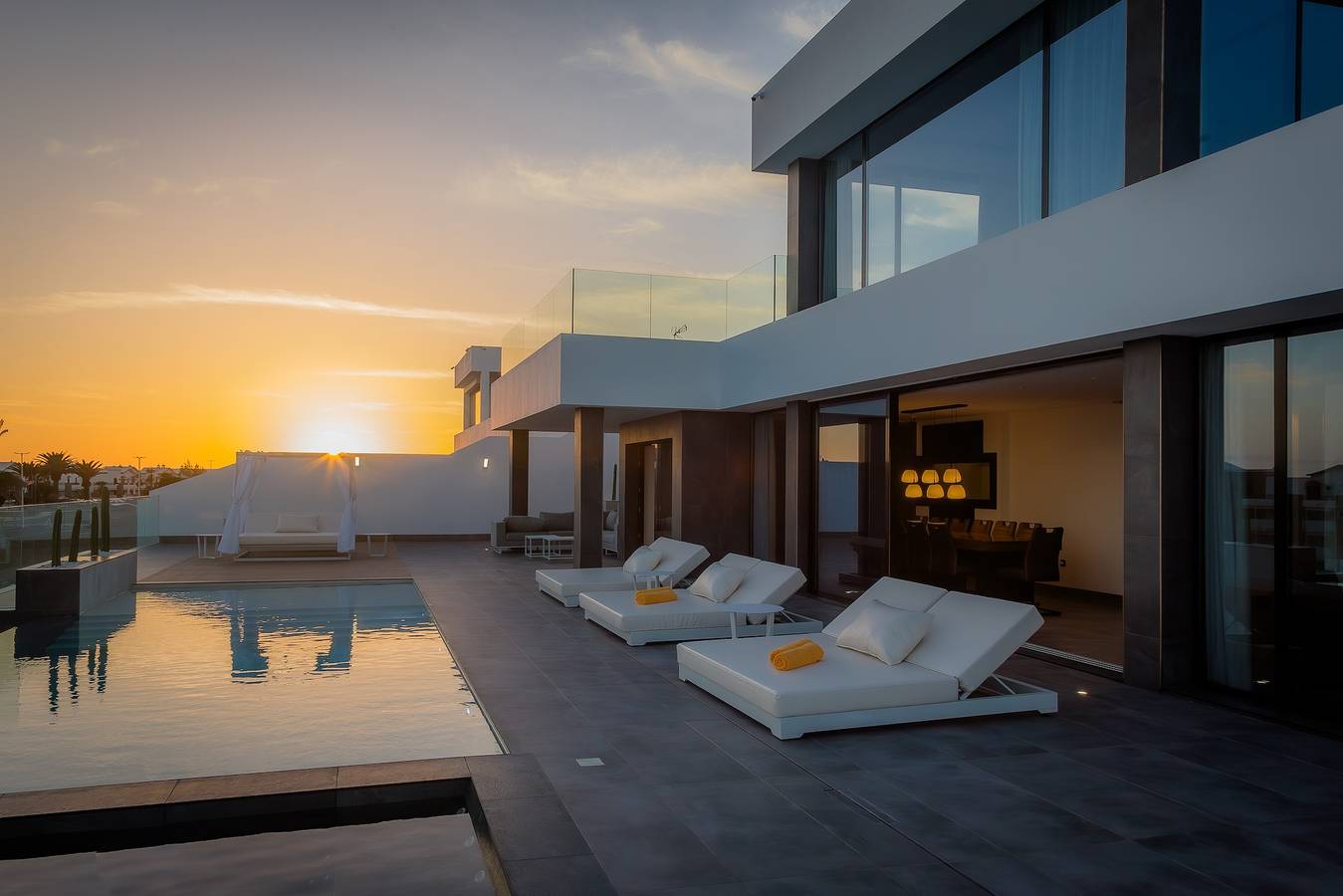 Villa 'Infinity' avec vue sur mer, Wi-Fi et climatisation in Montaña Roja, Yaiza