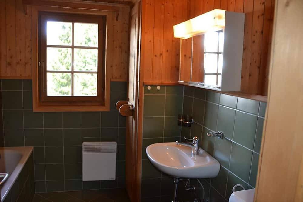 Aussen : Wohnung im Erdgeschoss und im 1. Stock eines Chalets, für 8 Personen, Zugang von der \"route in Saint Luc, Anniviers