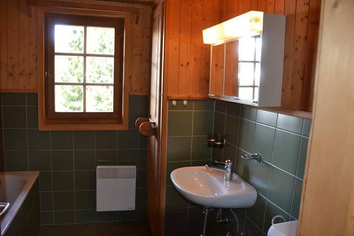 Aussen : Wohnung im Erdgeschoss und im 1. Stock eines Chalets, für 8 Personen, Zugang von der \"route in Saint Luc, Anniviers