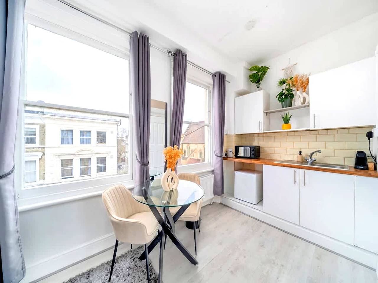 Entire apartment, West Kensington Modern Couple Retreat in Hammersmith and Fulham, London