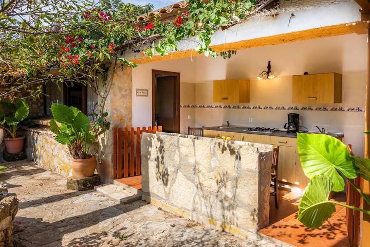 Entire studio, Charming Room Can Copet with Mountain View, Wi-Fi in Manacor, East Majorca