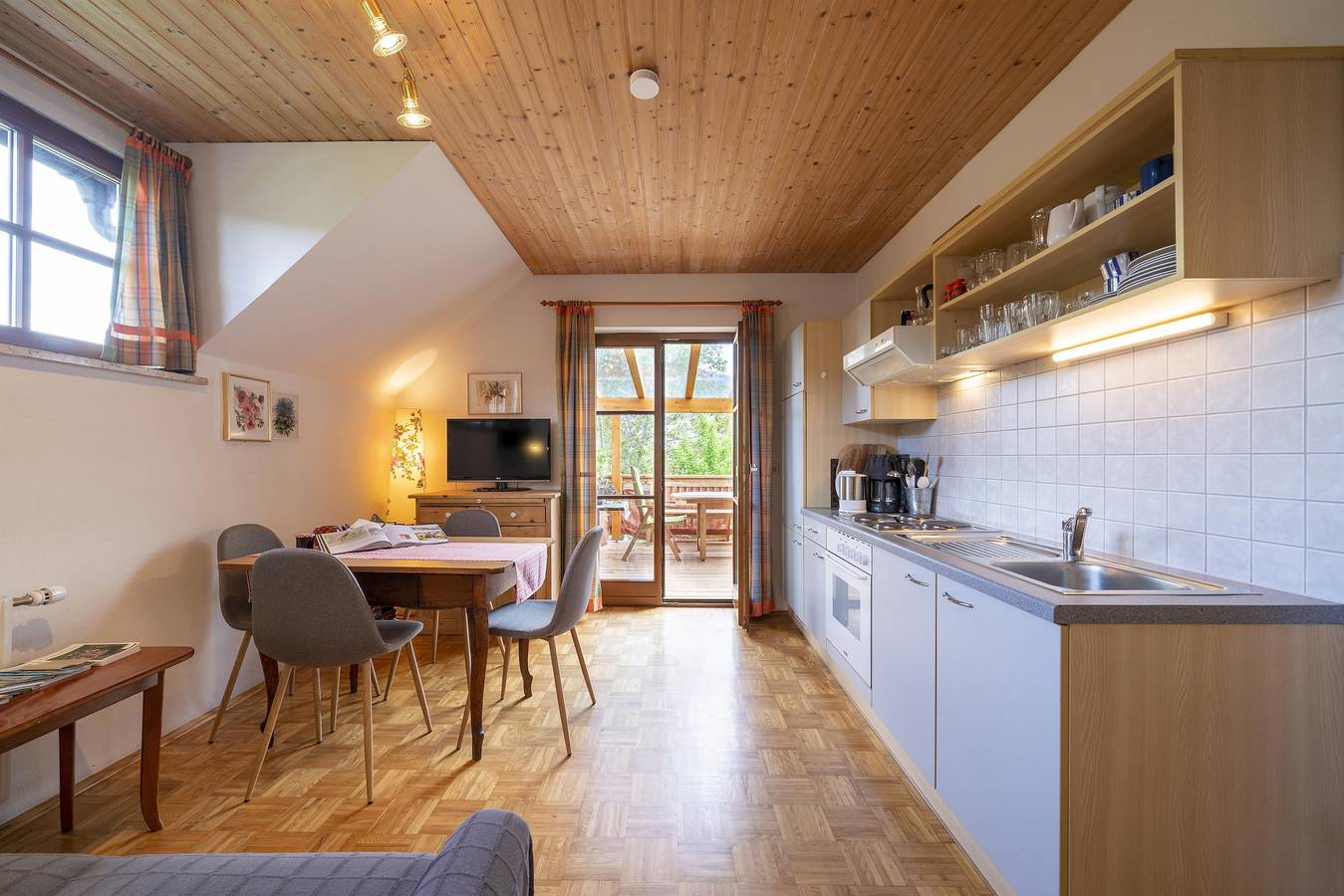 Ferienwohnung für 2-4 Personen mit großer Terrasse in Villach-Land