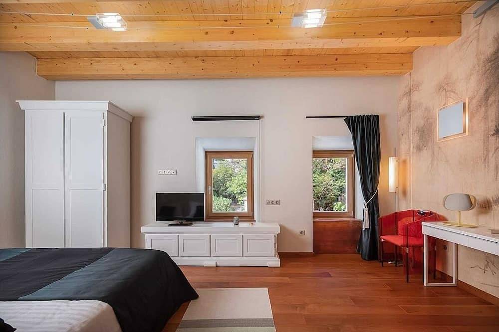 Palatial Beachfront Villa on the Omis Riviera - Private Pool, Sauna, Jacuzzi, Gym & Panoramic Views! in Céline, Omiš-Riviera
