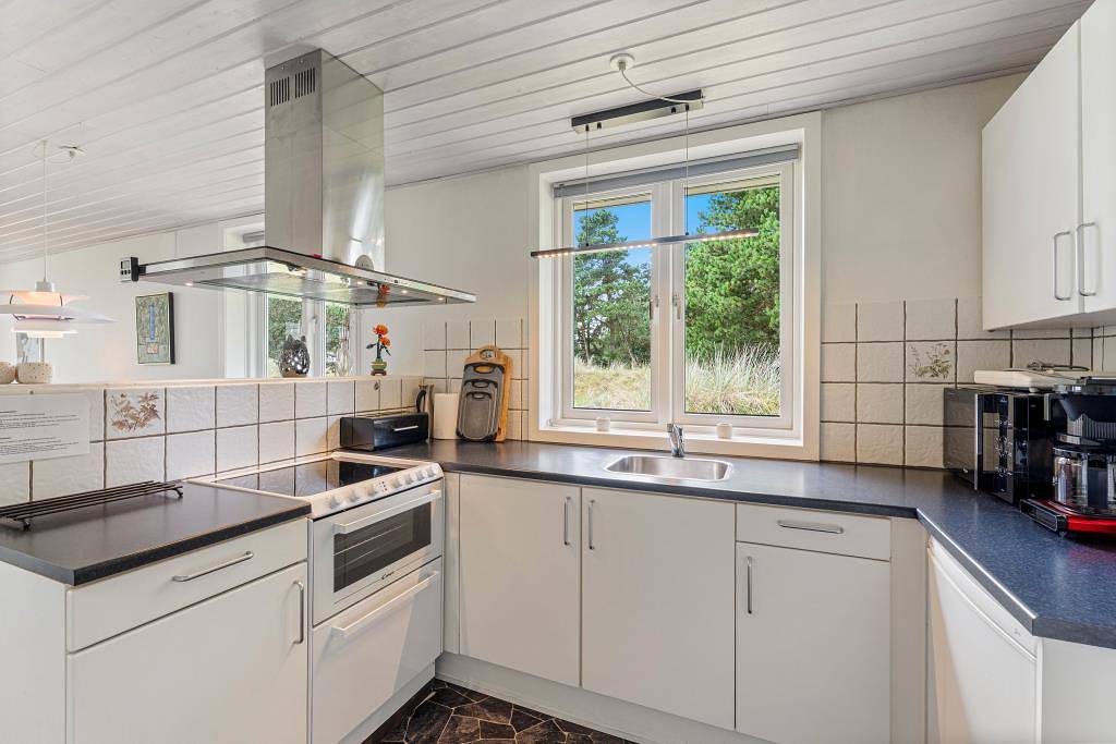 Kleines Sommerhaus in attraktiver Lage mit Wintergarten in Blavand, Varde
