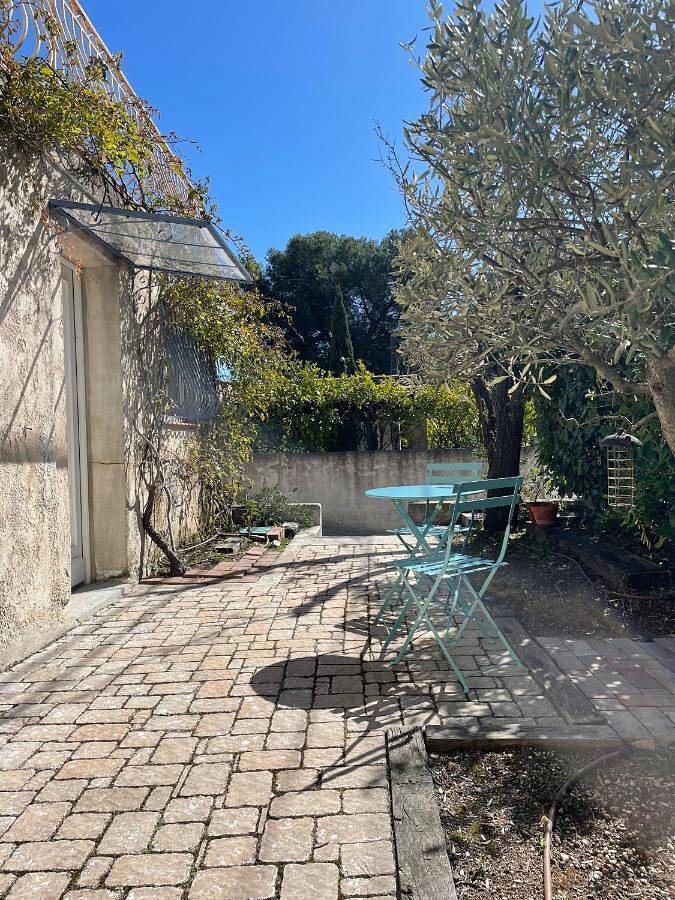 Gîte pour 2 personnes, avec terrasse ainsi que piscine et vue à Bouc-Bel-Air - 4