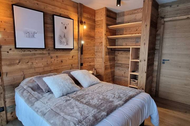 Chalet \"Le Victoria\" 8/10 people Private Spa in the heart of the Deux Alpes resort in Mont-de-Lans, Les Deux Alpes