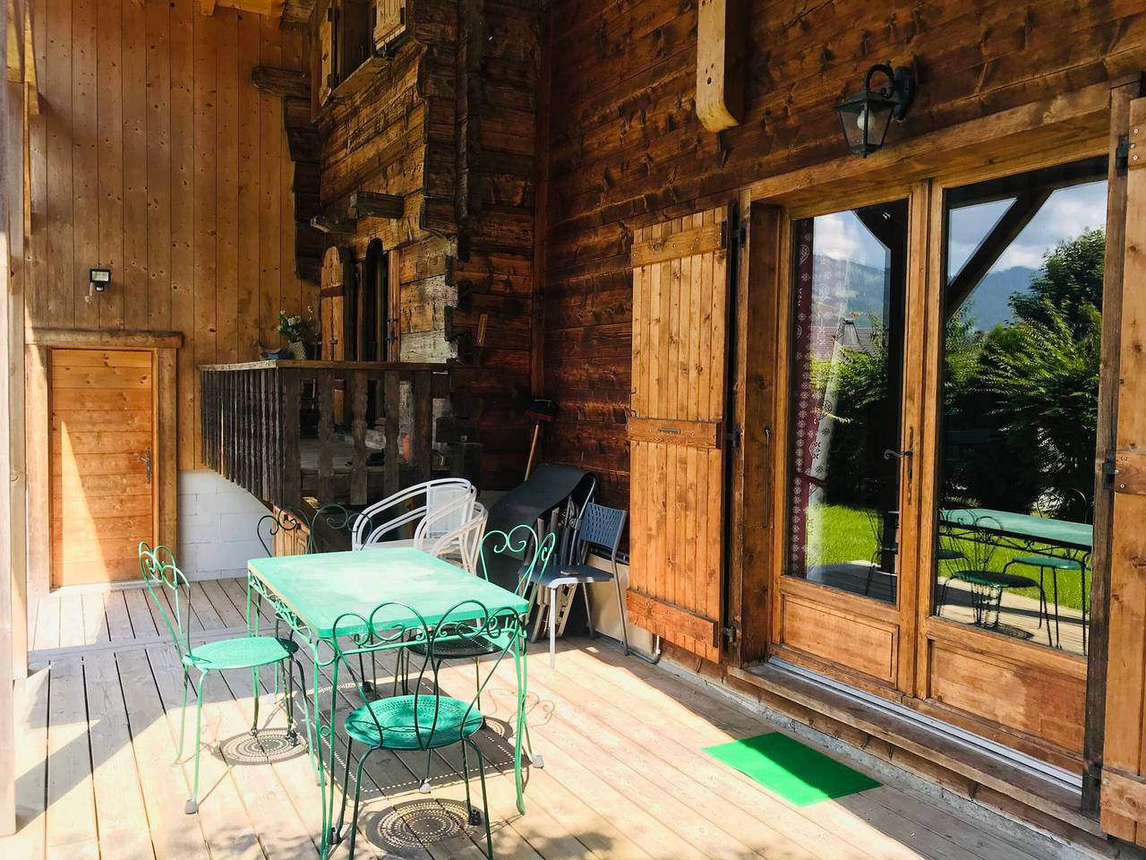 Chalet familiar para 8-10 personas con terraza y parking en zona tranquila in Samoëns, Region Bonneville