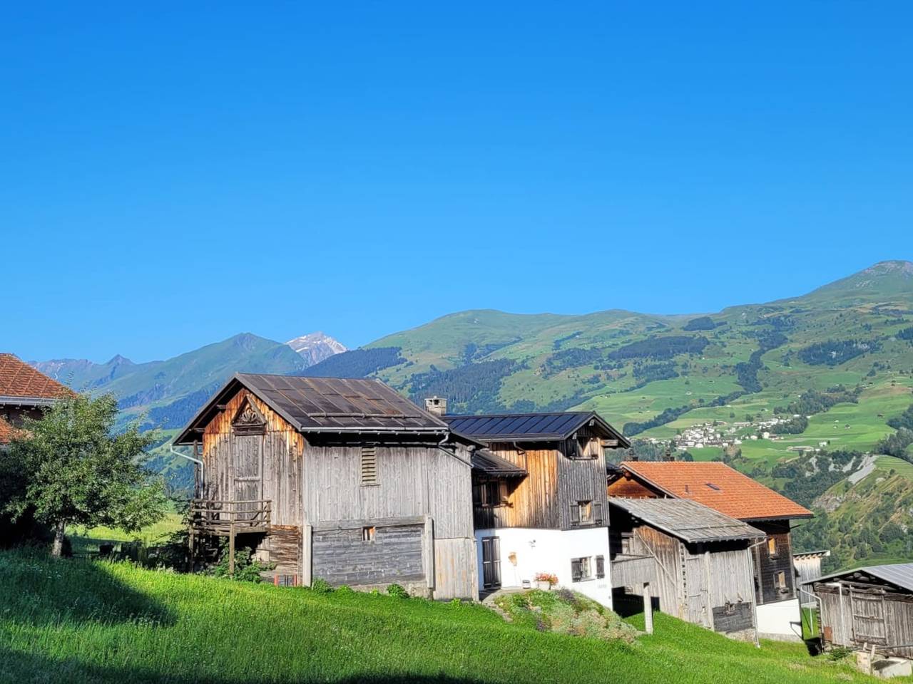 Ganze Ferienwohnung, Ferienhaus Runs, Camuns - 6 Zimmer Ferienhaus für max. 9 Pers. in Lumnezia, Alpenarena