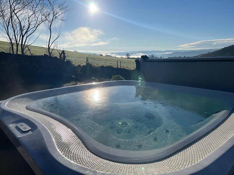 La Voûte du Dragon spa piscine 26 personnes in Saint-Privat-du-Dragon, Haute-Loire