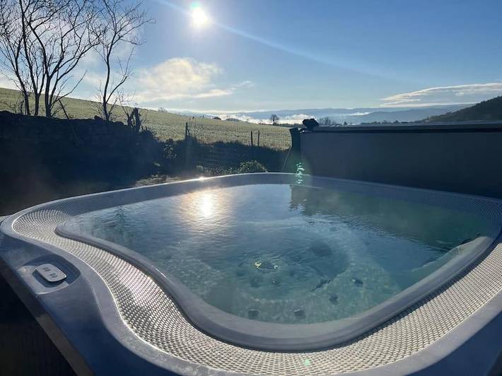 Location de vacances pour 26 personnes, avec Jacuzzi et Terrasse ainsi que Jardin et Piscine à Saint-Privat-du-Dragon - 4