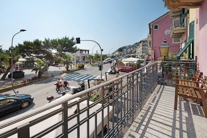 Appartamento intero, Appartamento 'La Finestra Sul Mare' con vista mare e balcone in Spiaggia Libera, Arenzano
